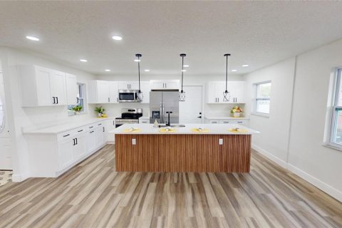 Casa en venta en Winter Park, Florida, 4 dormitorios, 127.83 m2 № 2199781 - foto 5
