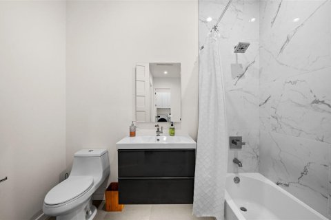 Casa en venta en Sarasota, Florida, 3 dormitorios, 170.1 m2 № 2116380 - foto 19