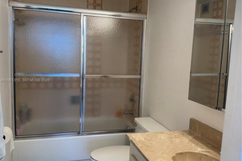 Copropriété à louer à Hallandale Beach, Floride: 1 chambre, 88.26 m2 № 2023747 - photo 11
