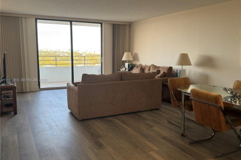 Copropriété à louer à Hallandale Beach, Floride: 1 chambre, 88.26 m2 № 2023747 - photo 4