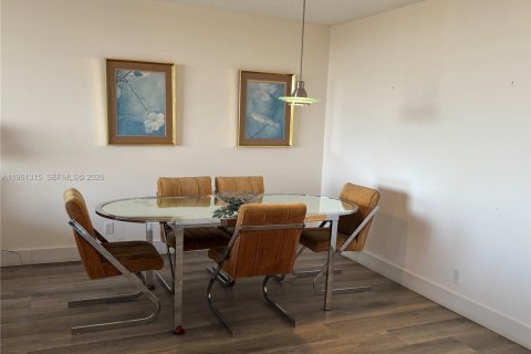 Copropriété à louer à Hallandale Beach, Floride: 1 chambre, 88.26 m2 № 2023747 - photo 6