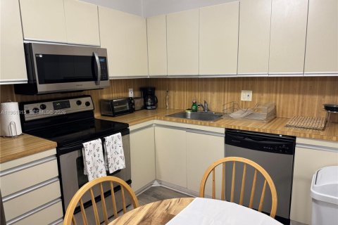 Copropriété à louer à Hallandale Beach, Floride: 1 chambre, 88.26 m2 № 2023747 - photo 2