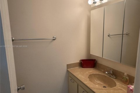 Copropriété à louer à Hallandale Beach, Floride: 1 chambre, 88.26 m2 № 2023747 - photo 12