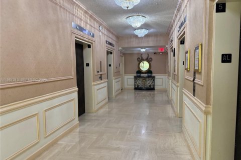 Copropriété à louer à Hallandale Beach, Floride: 1 chambre, 88.26 m2 № 2023747 - photo 14