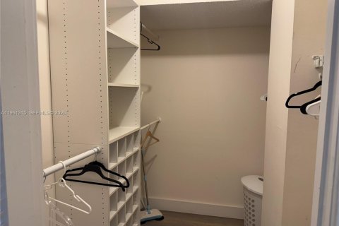 Copropriété à louer à Hallandale Beach, Floride: 1 chambre, 88.26 m2 № 2023747 - photo 10