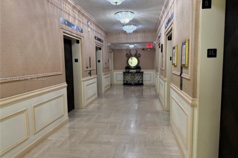 Copropriété à louer à Hallandale Beach, Floride: 1 chambre, 88.26 m2 № 2023747 - photo 13