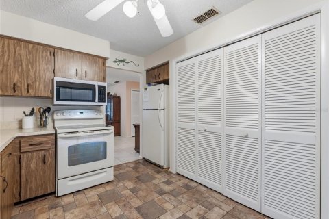 Copropriété à vendre à Hudson, Floride: 2 chambres, 106.28 m2 № 2388941 - photo 11