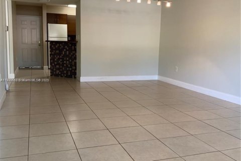 Condominio en alquiler en Hialeah, Florida, 2 dormitorios, 93.27 m2 № 1952067 - foto 9