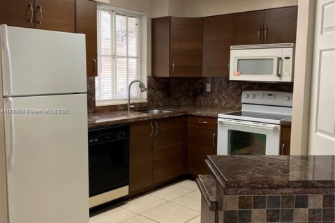 Condominio en alquiler en Hialeah, Florida, 2 dormitorios, 93.27 m2 № 1952067 - foto 7