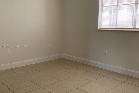 Condominio en alquiler en Hialeah, Florida, 2 dormitorios, 93.27 m2 № 1952067 - foto 14