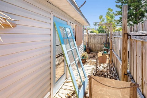 House in Treasure Island, Florida 3 bedrooms, 106.19 sq.m. № 2215395 - photo 17