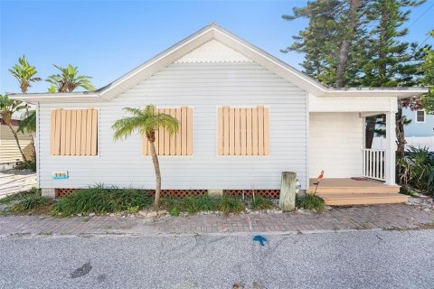 House in Treasure Island, Florida 3 bedrooms, 106.19 sq.m. № 2215395 - photo 4