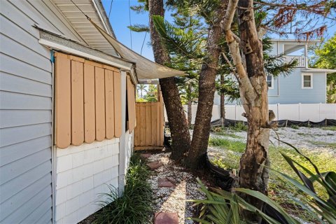 House in Treasure Island, Florida 3 bedrooms, 106.19 sq.m. № 2215395 - photo 23