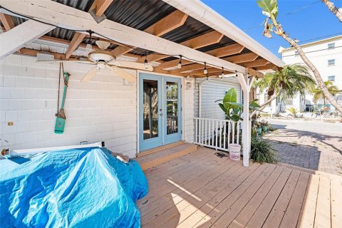 House in Treasure Island, Florida 3 bedrooms, 106.19 sq.m. № 2215395 - photo 14