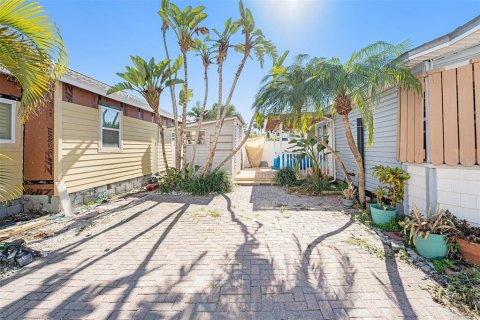 House in Treasure Island, Florida 3 bedrooms, 106.19 sq.m. № 2215395 - photo 24