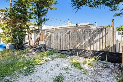 House in Treasure Island, Florida 3 bedrooms, 106.19 sq.m. № 2215395 - photo 20