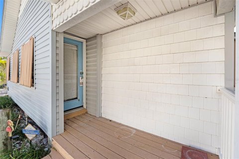 House in Treasure Island, Florida 3 bedrooms, 106.19 sq.m. № 2215395 - photo 7