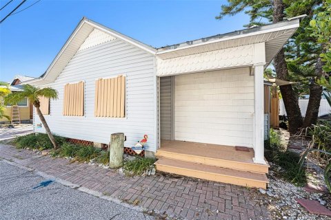 House in Treasure Island, Florida 3 bedrooms, 106.19 sq.m. № 2215395 - photo 3