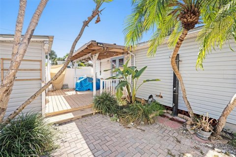 House in Treasure Island, Florida 3 bedrooms, 106.19 sq.m. № 2215395 - photo 16