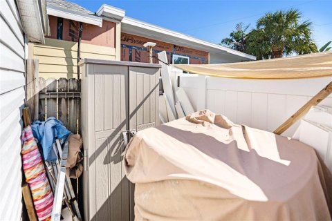 House in Treasure Island, Florida 3 bedrooms, 106.19 sq.m. № 2215395 - photo 22