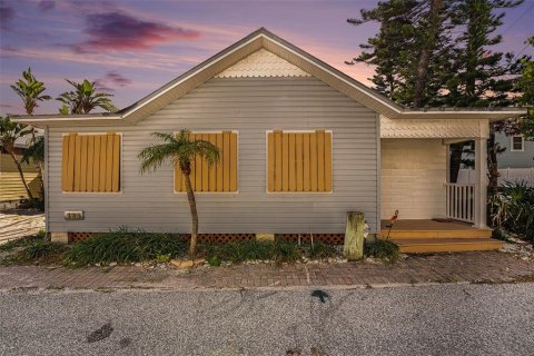 House in Treasure Island, Florida 3 bedrooms, 106.19 sq.m. № 2215395