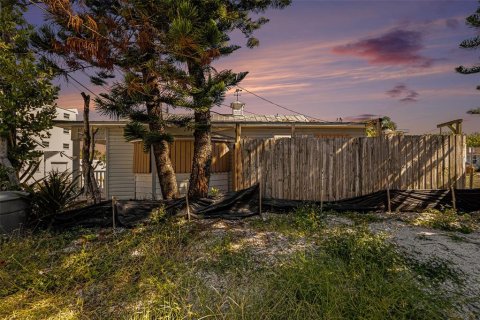 House in Treasure Island, Florida 3 bedrooms, 106.19 sq.m. № 2215395 - photo 25