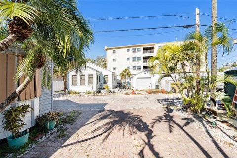 House in Treasure Island, Florida 3 bedrooms, 106.19 sq.m. № 2215395 - photo 21