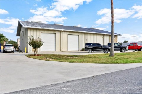 Propiedad comercial en alquiler en Tavares, Florida, 168.15 m2 № 1916597 - foto 12
