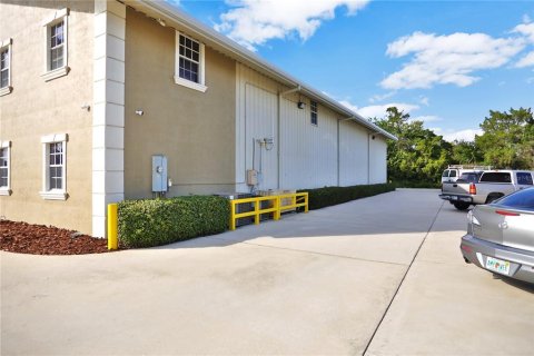 Propiedad comercial en alquiler en Tavares, Florida, 168.15 m2 № 1916597 - foto 9
