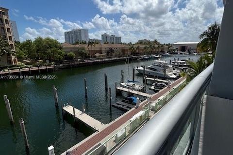 Condo in Aventura, Florida  № 2037344 - photo 15