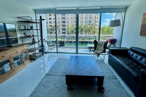 Studio in the Condo in Aventura, Florida  № 2037344