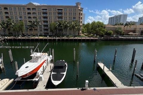 Condo in Aventura, Florida  № 2037344 - photo 14