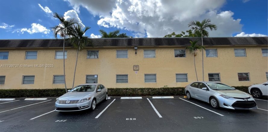 Condominio en Oakland Park, Florida, 1 dormitorio № 1859350