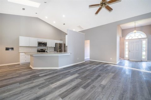 House in Orlando, Florida 4 bedrooms, 232.91 sq.m. № 1376470 - photo 4
