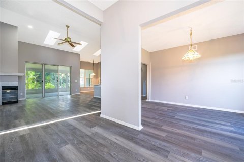 House in Orlando, Florida 4 bedrooms, 232.91 sq.m. № 1376470 - photo 9