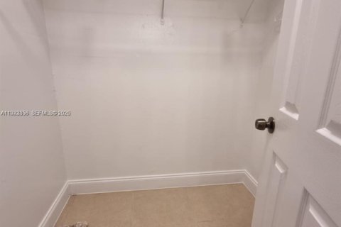 Condo in Miami, Florida, 1 bedroom  № 1982457 - photo 6