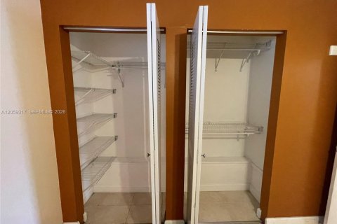 Condominio en alquiler en Miami, Florida, 2 dormitorios, 105.91 m2 № 2264267 - foto 14