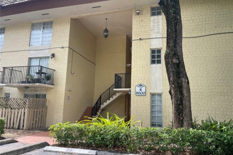 Condominio en alquiler en Miami, Florida, 2 dormitorios, 105.91 m2 № 2264267 - foto 11