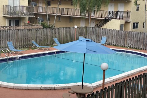 Condominio en Miami, Florida, 2 dormitorios  № 2264267