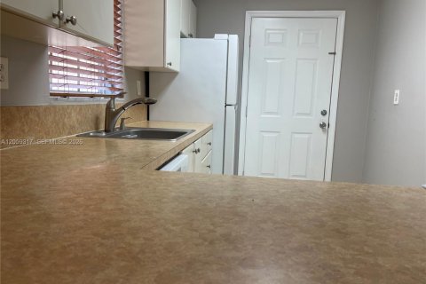 Condominio en alquiler en Miami, Florida, 2 dormitorios, 105.91 m2 № 2264267 - foto 13
