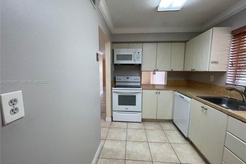 Condominio en alquiler en Miami, Florida, 2 dormitorios, 105.91 m2 № 2264267 - foto 9