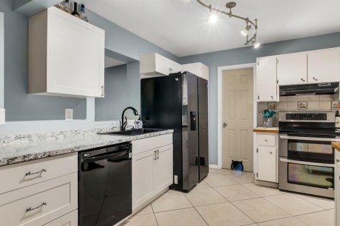 Купить виллу или дом в Лейк-Уорт, Флорида 4 комнаты, 152.92м2, № 2083919 - фото 15