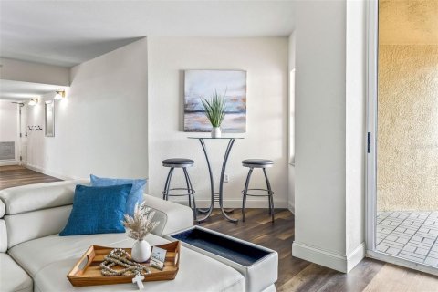Condo in Daytona Beach Shores, Florida, 3 bedrooms  № 2117177 - photo 9
