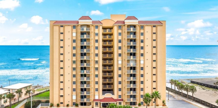 Condo in Daytona Beach Shores, Florida, 3 bedrooms  № 2117177