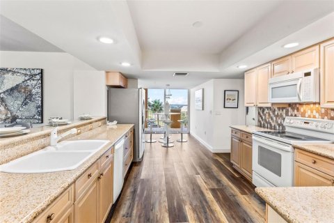 Condo in Daytona Beach Shores, Florida, 3 bedrooms  № 2117177 - photo 16