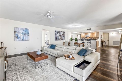 Condo in Daytona Beach Shores, Florida, 3 bedrooms  № 2117177 - photo 8