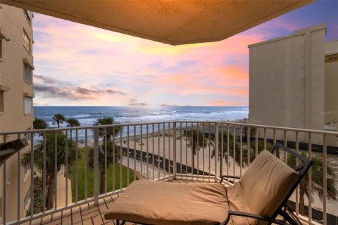 Condo in Daytona Beach Shores, Florida, 3 bedrooms  № 2117177 - photo 27