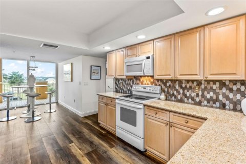 Condo in Daytona Beach Shores, Florida, 3 bedrooms  № 2117177 - photo 17