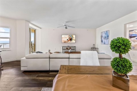 Condo in Daytona Beach Shores, Florida, 3 bedrooms  № 2117177 - photo 13