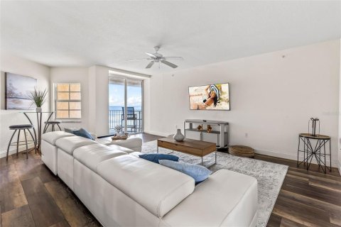 Condo in Daytona Beach Shores, Florida, 3 bedrooms  № 2117177 - photo 2